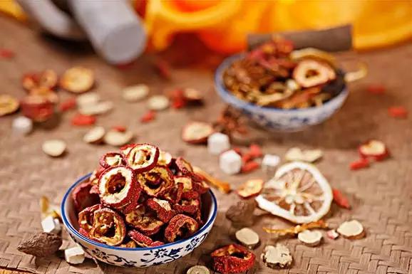 炎炎夏日应该喝什么养生茶,夏季喝什么养生保健茶