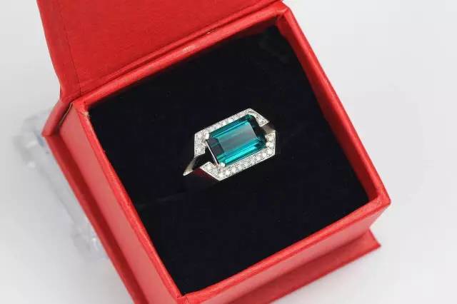 彩宝男戒：男人也能够如此风骚