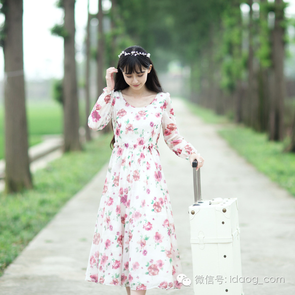 女夏季小碎花吊带裙潮款,夏季碎花温柔气质复古