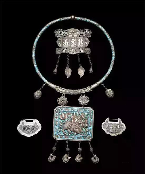 满月戴长命锁绳子有什么讲究,给婴儿买长命锁和手镯有什么讲究