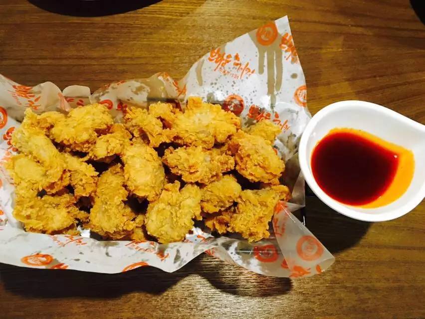 团长探店这是欧巴代言的炸鸡店！你们都不要拦我！我必须要去