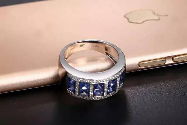 彩宝男戒：男人也能够如此风骚