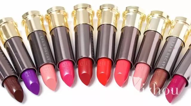 现在的美妆品的名字太太太太少儿不宜了，“一丝不挂”、“事后清晨”、Sex-Proof……