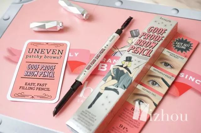 现在的美妆品的名字太太太太少儿不宜了，“一丝不挂”、“事后清晨”、Sex-Proof……