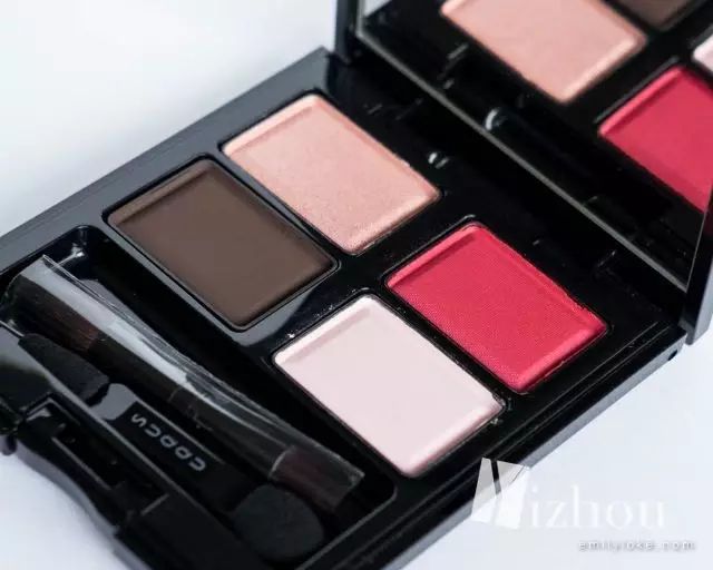 现在的美妆品的名字太太太太少儿不宜了，“一丝不挂”、“事后清晨”、Sex-Proof……