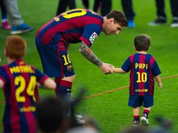 恭喜梅西获得第八座金球奖图片,梅西获得第五座金球奖