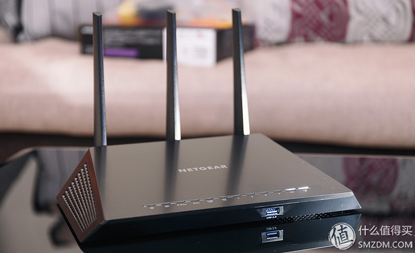 做工精良,外观大气,配置强悍~测NETGEAR美国网件Nighthawk夜鹰R6900别墅级无线路由