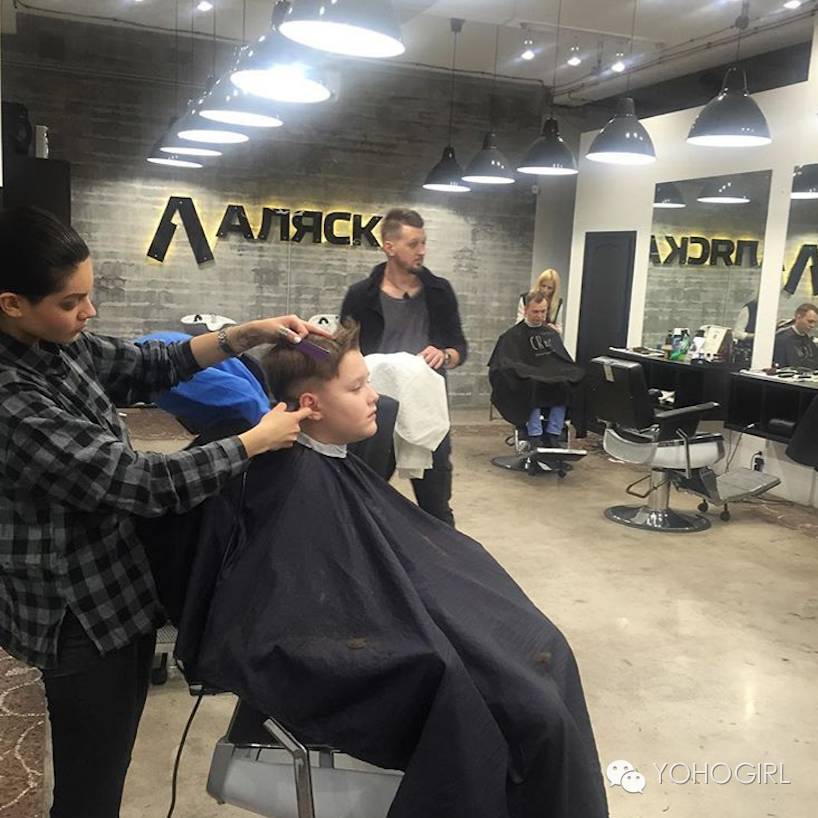 男生爱得要死的美式理发也是女生潮流，不过女生理发师更酷！