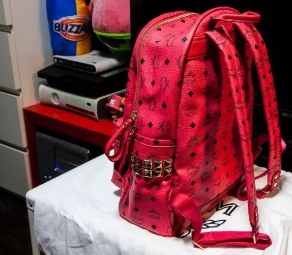 剁手好物分享,新款mcm双肩包樱花粉