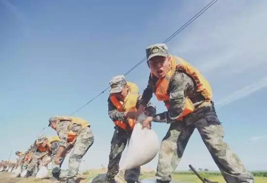 直击解放军防汛抗洪一线,今年汛情是哪年来最猛的