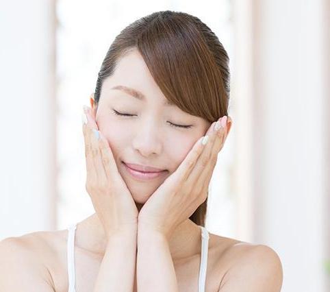 护肤品过敏能够用盐水洗脸吗,皮肤过敏用盐水洗脸有效吗