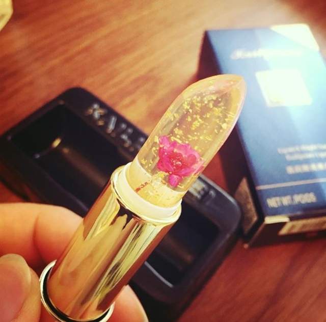 网络爆*K红**ailijumei果冻口红，这朵花就是点睛之笔！