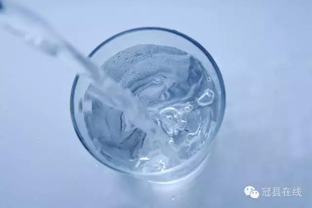 高架桥断裂，吃西瓜减肥，喝“阴阳水”可能中毒？真相原来是这