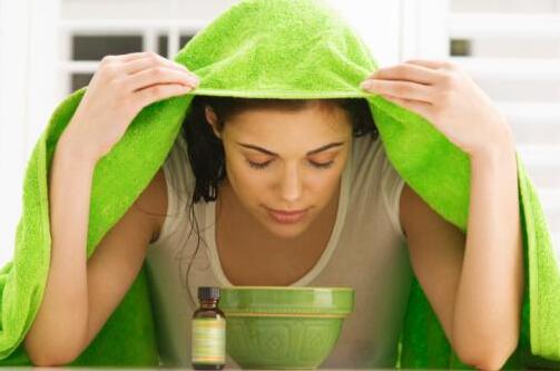 精油的正确使用视频,玫瑰精油的功效与功能及使用方法