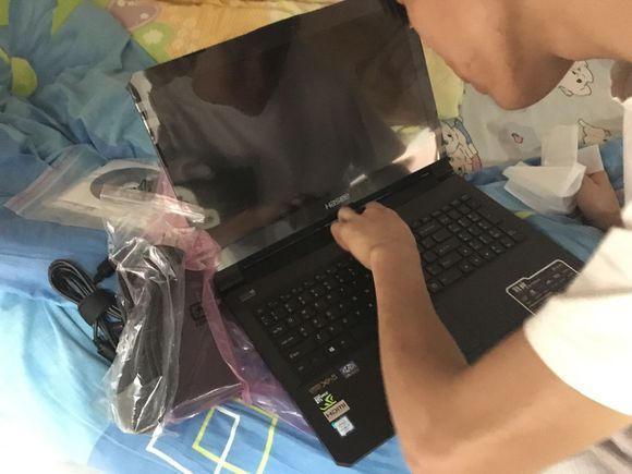 玩个LOL大学室友花七千买战神Z7，还贴了个这样的膜