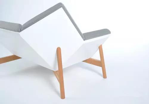 喂！椅子弄这么舒服，坐上去还下得来吗？