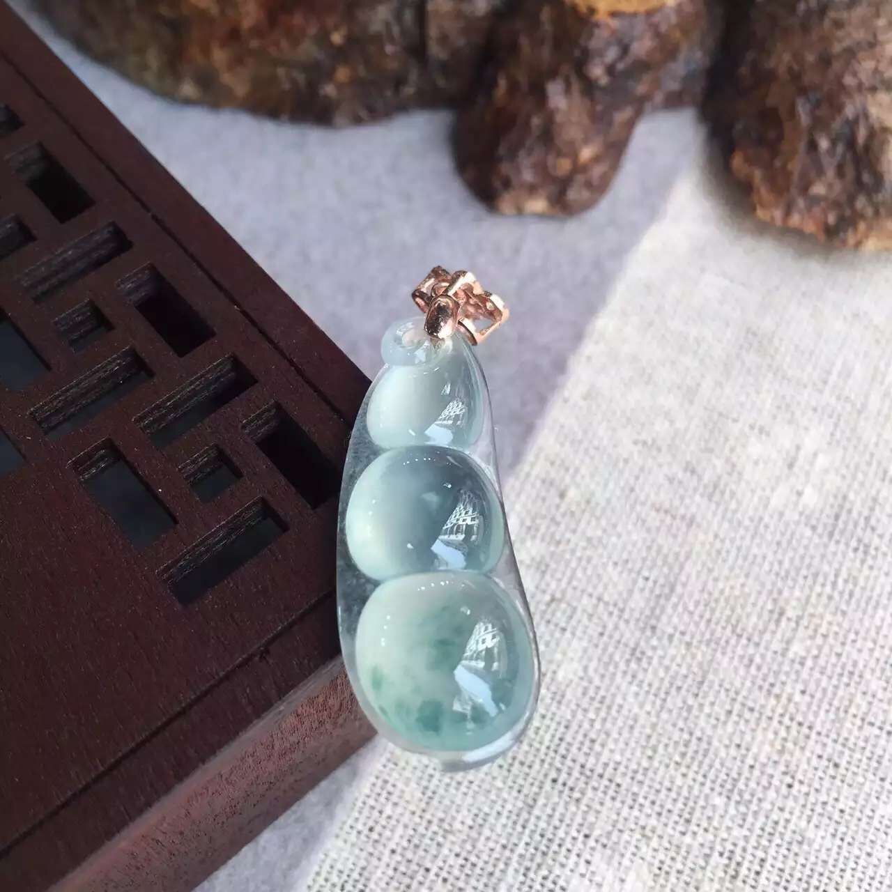 做微商如何描述翡翠产品 (做翡翠微商的都出入高档酒店吗)