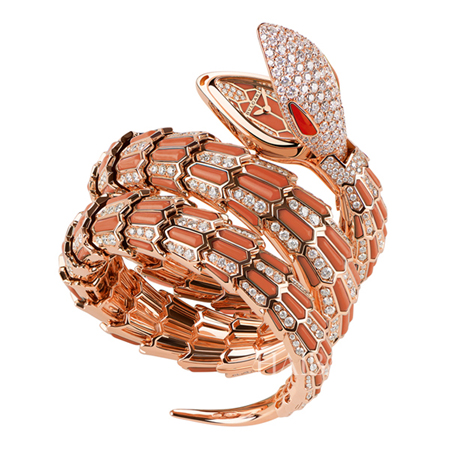 表就表吧，这些时装表非要自称宝宝