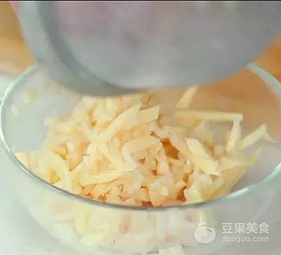 水晶虾饺兔子做法,广东兔型虾饺做法