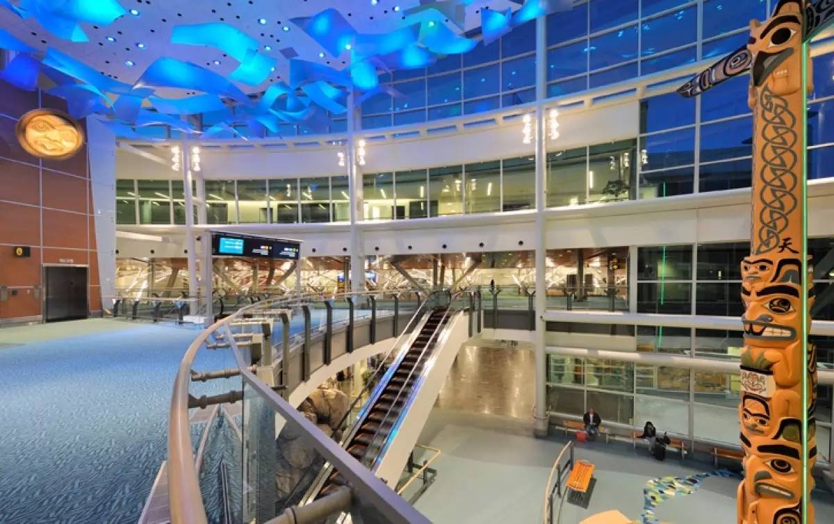 世界上最不好降落的机场,全球最好睡的机场