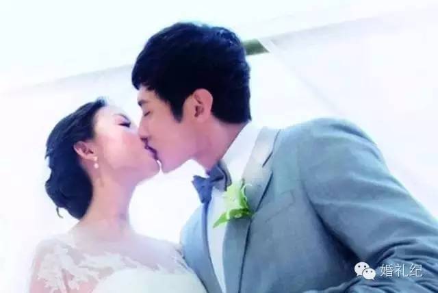 大部分人接吻是怎么吻的,婚礼上的亲吻是怎么吻的