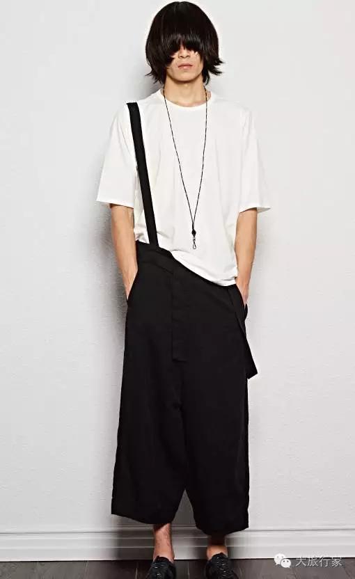 想在旅行中穿的比景色更撩人，何必东走（fei）西逛（qian