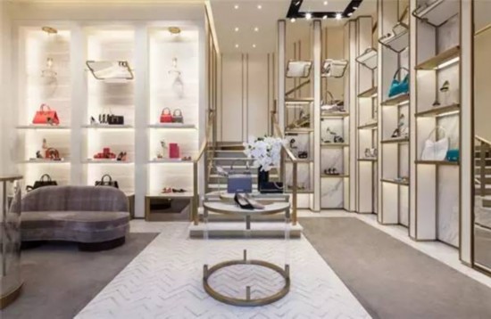 我说：成都是国际购物天堂，你服不？咱从退税讲起...