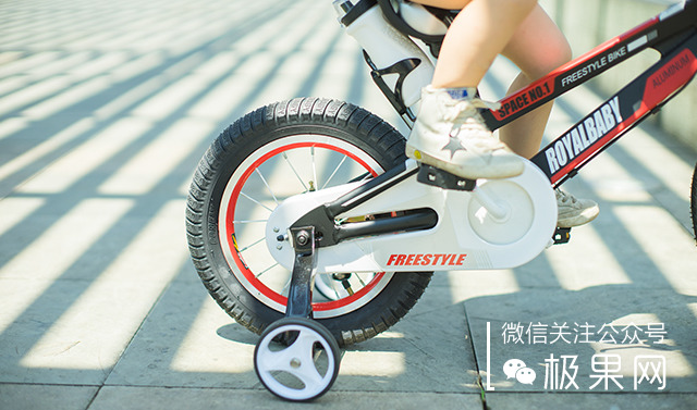 这辆美亚销量第一的童车，孩子骑上想摔跤都难