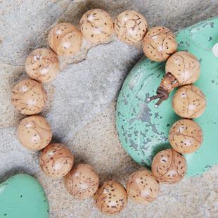 菩提手串怎么保养才能变亮,猴头菩提如何盘玩和保养