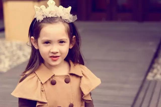 女儿一定要打扮得好看吗,给女儿打扮好看有错吗