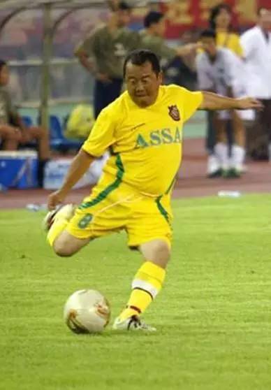 鹿晗踢球水平怎样,鹿晗足球在娱乐圈是什么水平