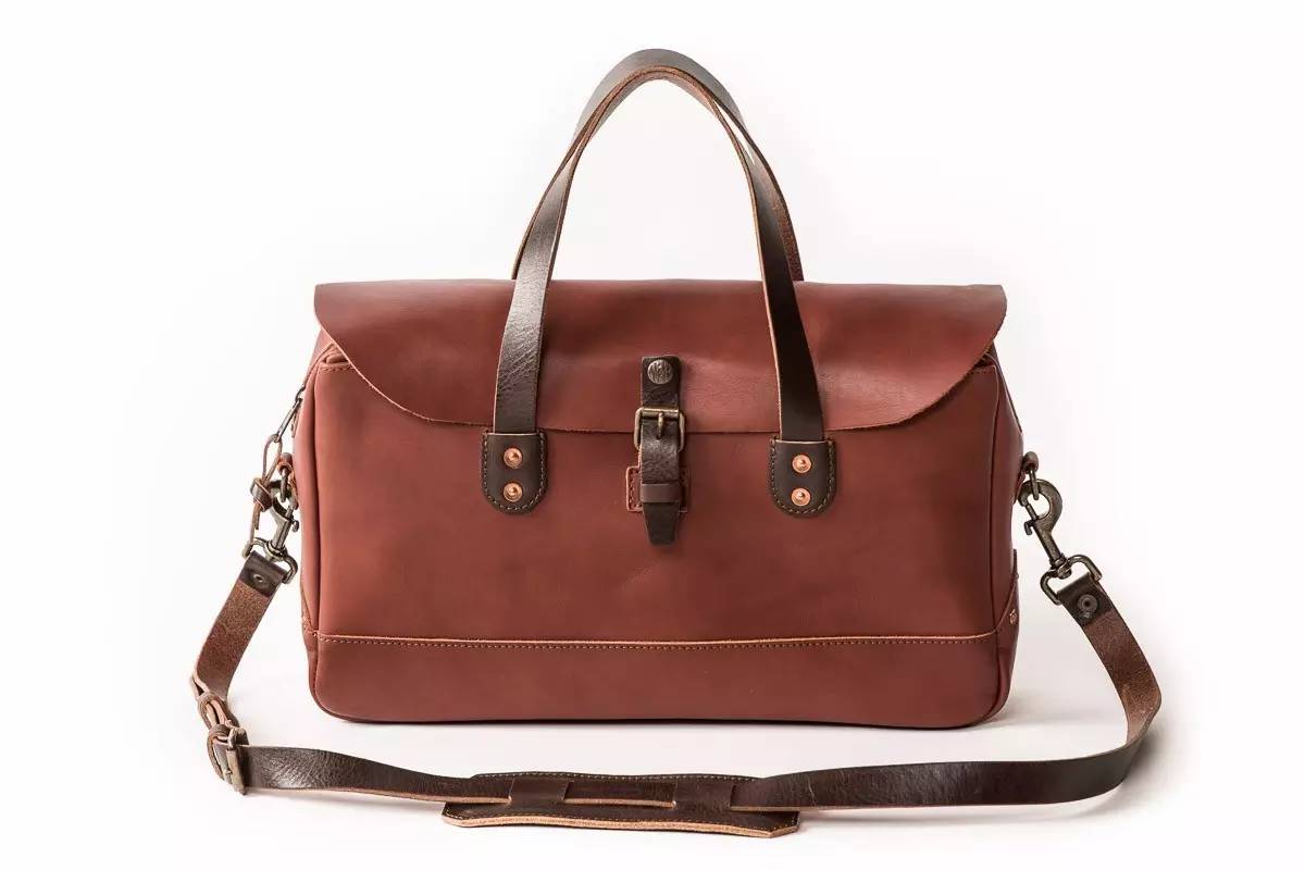 老板出门谈生意带什么包 (商务人士背什么包合适)