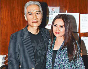 他是李丽珍前男友，香港著名作词家，八九十年代每年坐收百万版税