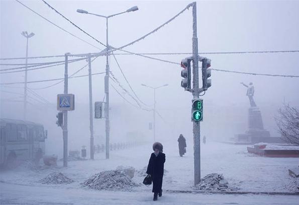 中国最冷小镇呼中上演泼水成冰秀,最冷内蒙古泼水成冰一个字就是美