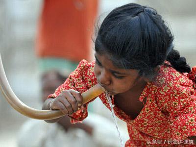 每周一天不吃饭只喝水对身体好吗,三天不喝水会有什么效果