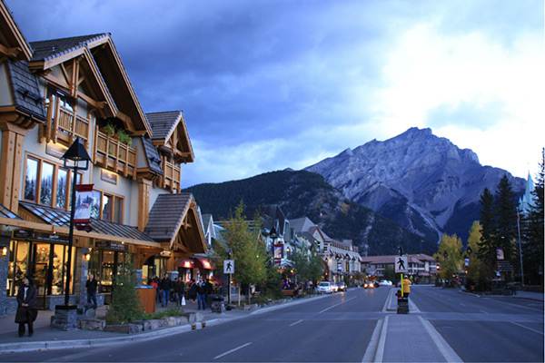 暑假旅游目的地推荐去哪里,暑假加拿大旅游