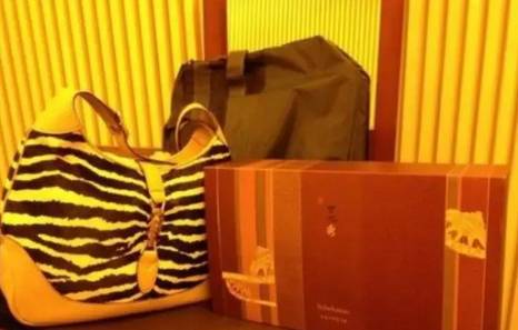 明星都用什么化妆台 (明星的梳妆台有哪些护肤品)