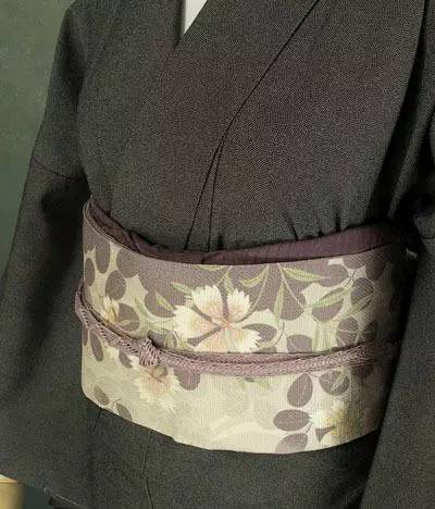 日本翩翩起舞的植物纹样