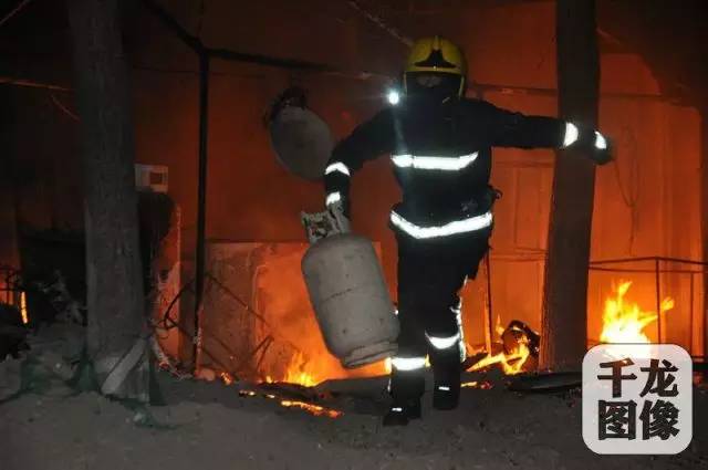 新活法·*党**员精彩故事|火情“排头兵”*党**员消防指挥员温鑫