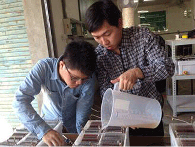 磁铁发电点亮led灯,磁铁发电点亮led灯珠