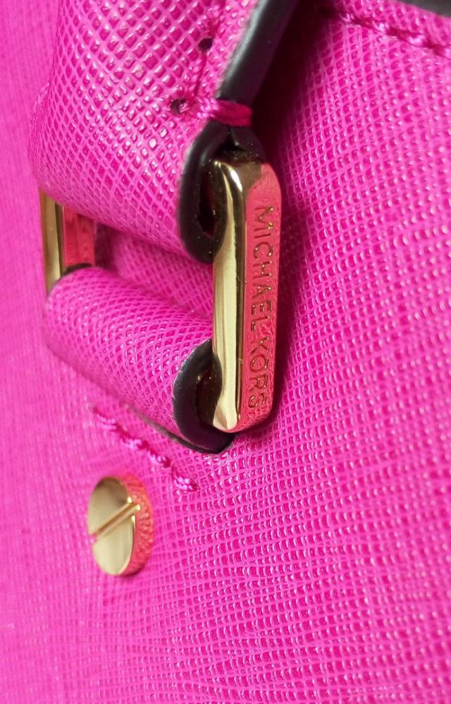 呸！你个假包婊，还有脸出来晒？