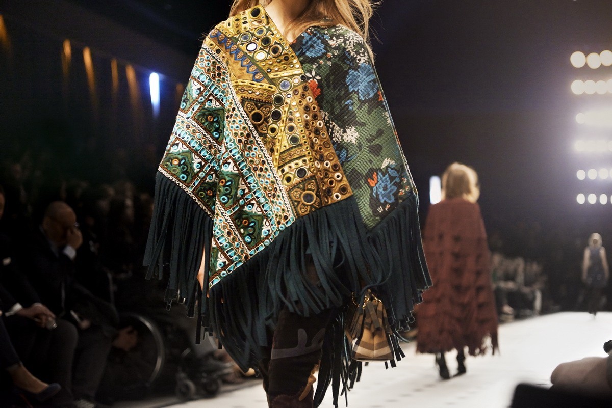 秀后即买，奢侈品对社交媒体妥协？