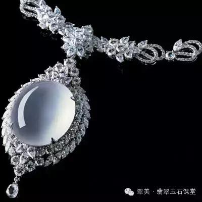 绿色翡翠和红色翡翠一起镶嵌,翡翠镶嵌垫底色和不垫底的区别