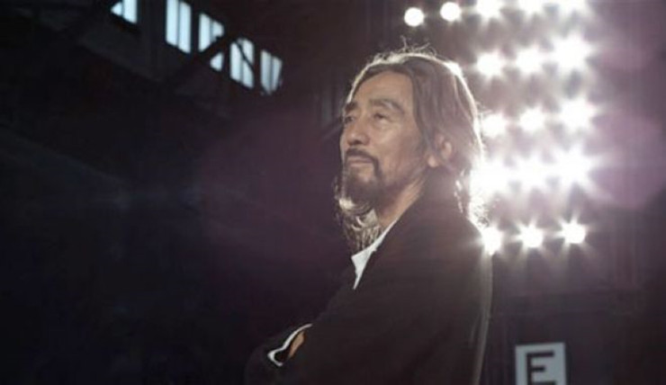 当年裁缝店里的穷小子，现在随便拉泡屎都被年轻人拿去当精神食粮