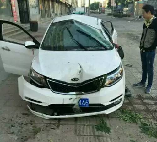 把车借给别人看他会干啥,把车借给朋友才发现车还能这么开