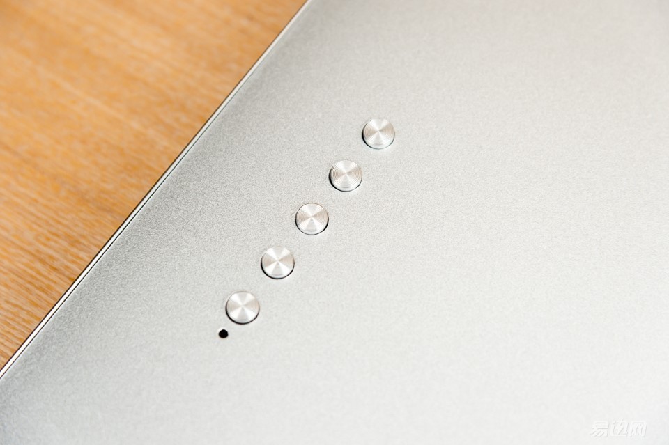 外壳和显示效果一样都是硬货——ZEOLS241显示器评测