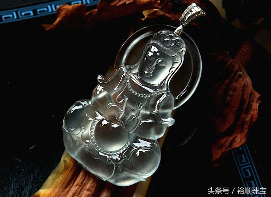 翡翠的臻品是什么样的,翡翠这两年为什么这么火爆