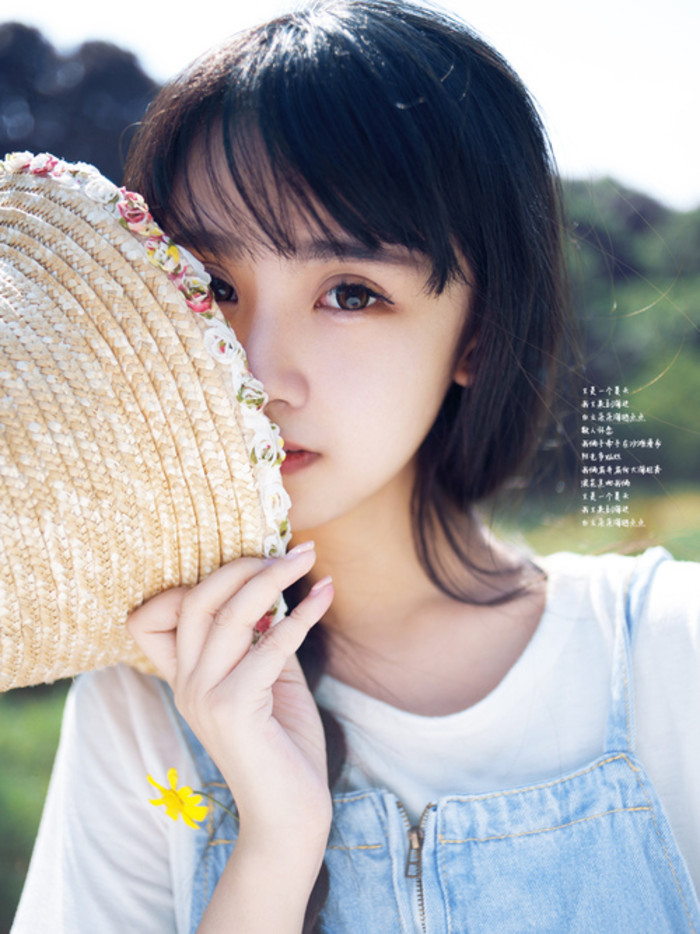 我在女同学使用的纸巾上涂抹了风油精