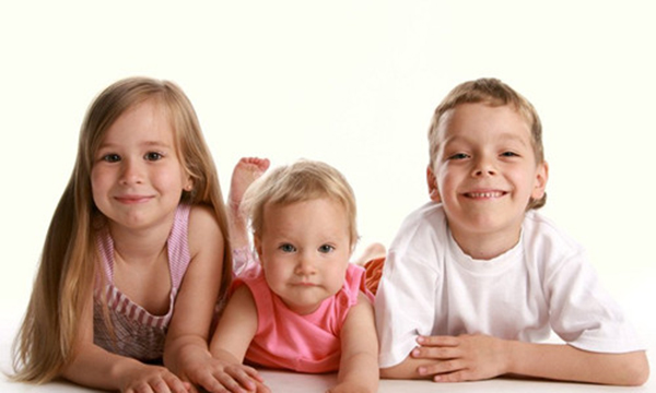 脑瘫一般是先天的还是后天造成的,得了脑瘫的宝宝终于治好了