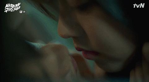 想看《打架吧鬼神》消暑结果被秀一脸，接吻能恢复记忆是什么鬼